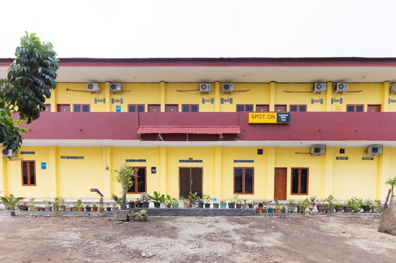 Spot On Oyo 1988 Pondok Seril Syariah Makassar Exterior foto