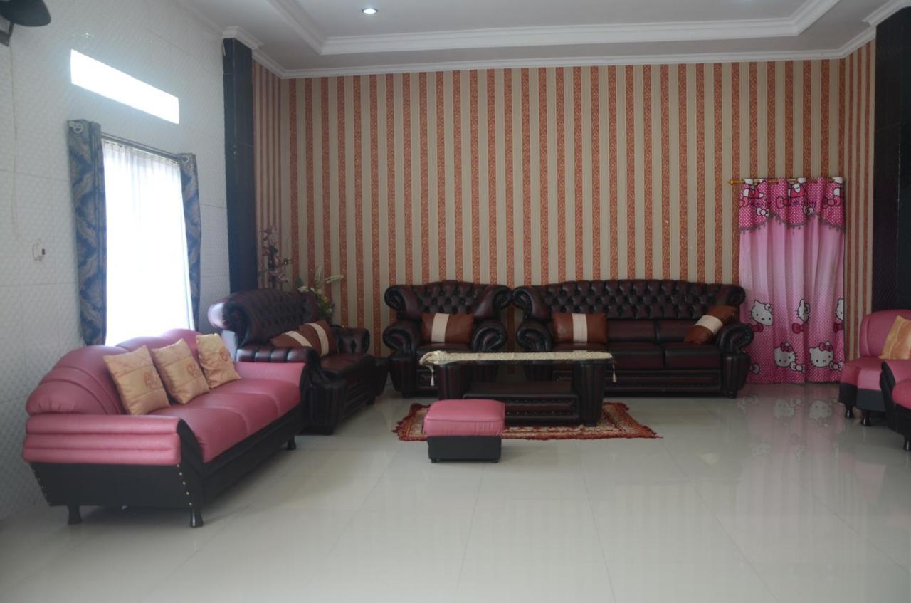 Spot On Oyo 1988 Pondok Seril Syariah Makassar Exterior foto