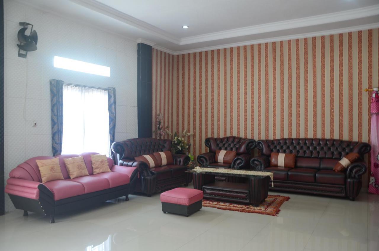 Spot On Oyo 1988 Pondok Seril Syariah Makassar Exterior foto