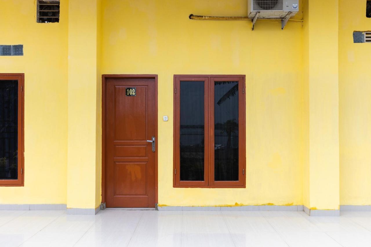 Spot On Oyo 1988 Pondok Seril Syariah Makassar Exterior foto